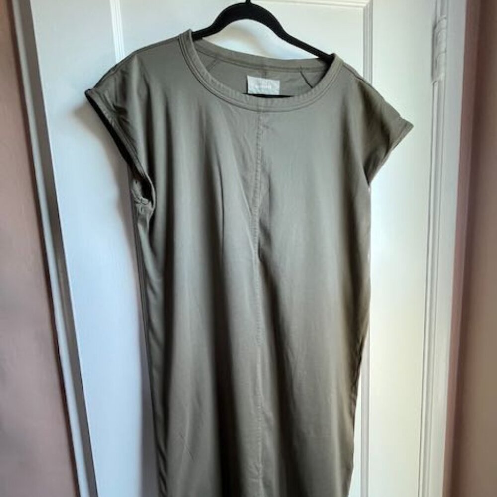 Everlane The Luxe Cotton Side-slit Tee Dress in Olive